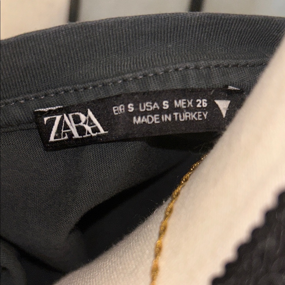 Zara Women's Graphic Tee - Gray, Pink, Blue - Picture 2 of 12